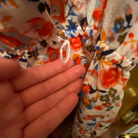 Size Medium Floral Print Romper - Perfect for Summer - Picture 5 of 8